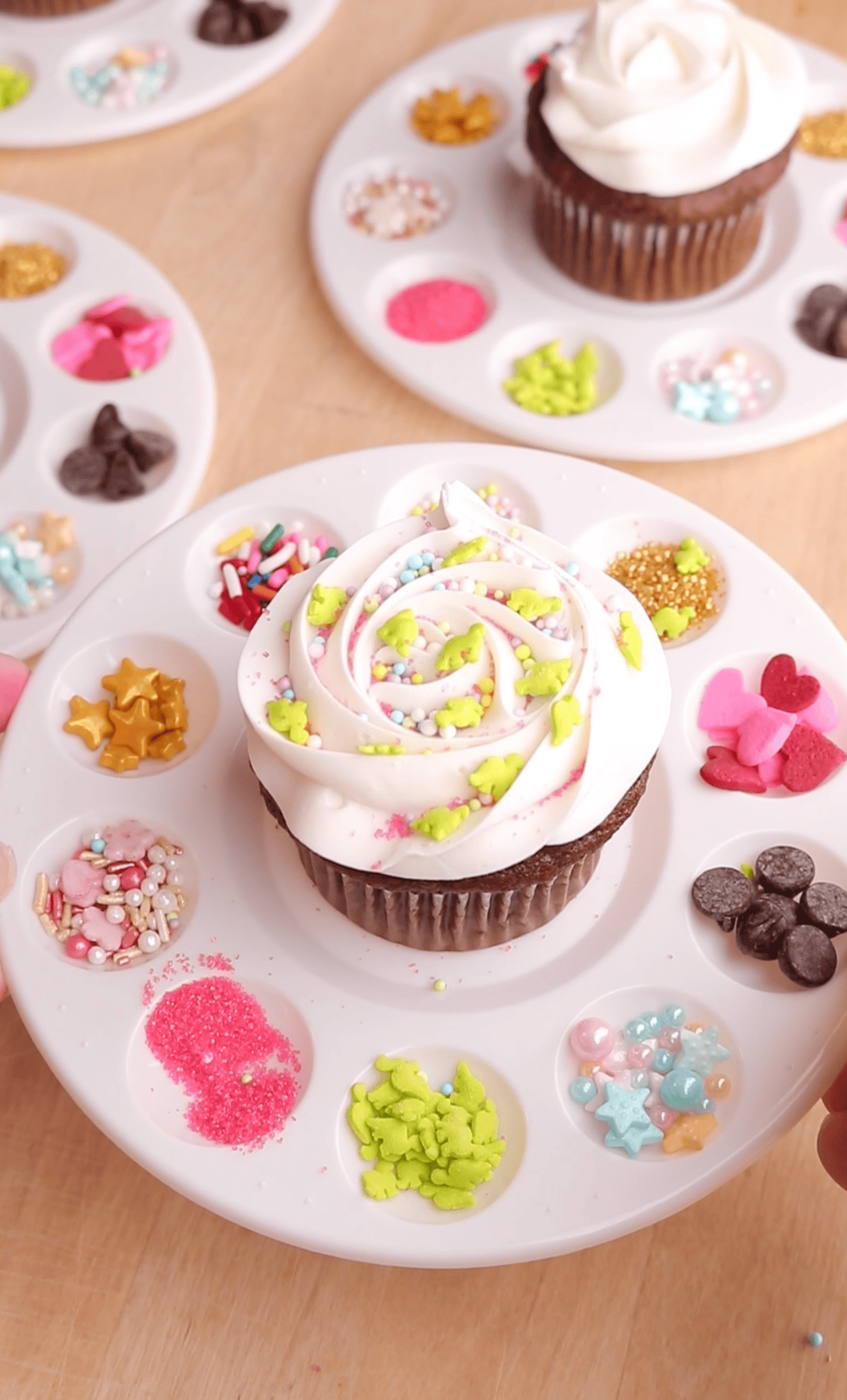 Set Up a Cupcake Decorating Party With Paint Palettes!